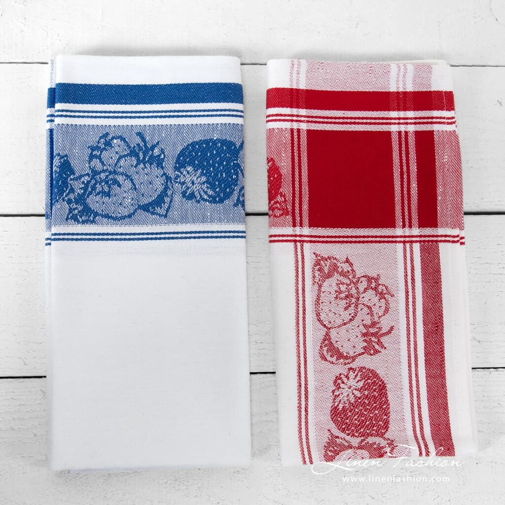Küchentücher-Set Nr. 25 2 White kitchen towels with strawberries