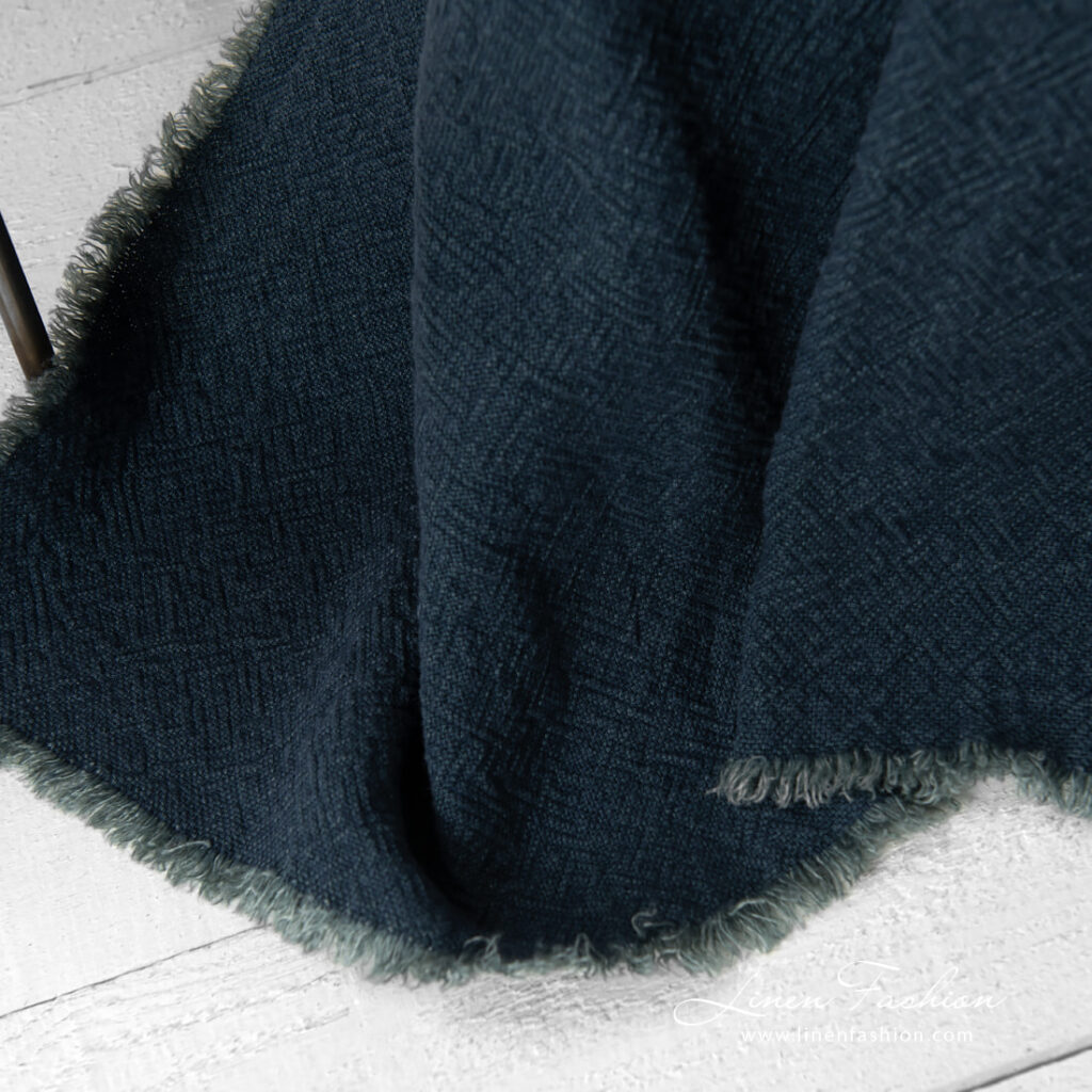 MAMBA Plaid dunkelblau 4 linen navy blanket fringes around.