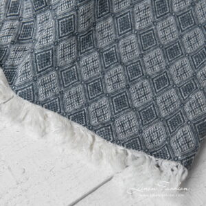 ALABAMA Plaid grau 14 linen blanket with rhombus, with fringes on short sides.