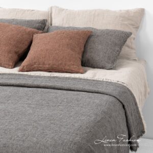 LEILA graue Tagesdecke 12 Grey LEILA bedspread.