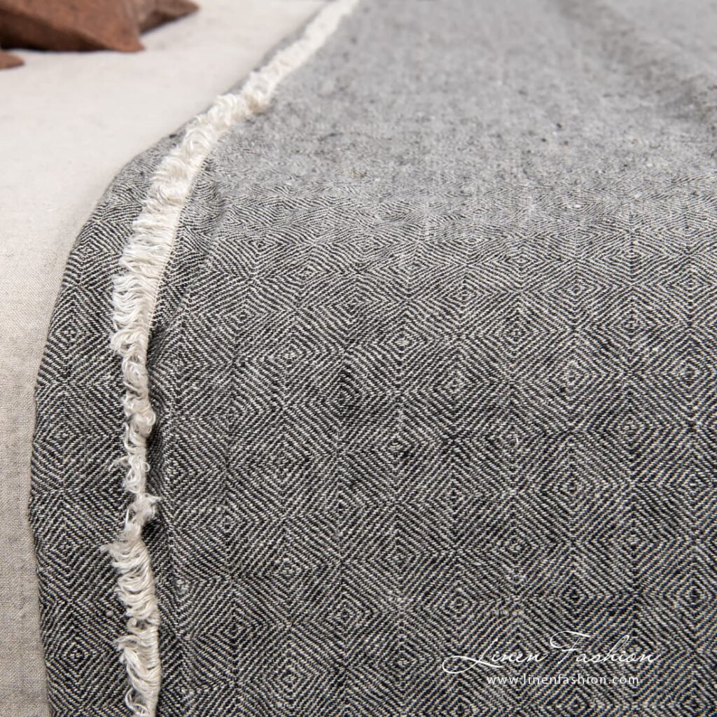 LEILA graue Tagesdecke 4 Bedspread of 100% linen fabric, grey.