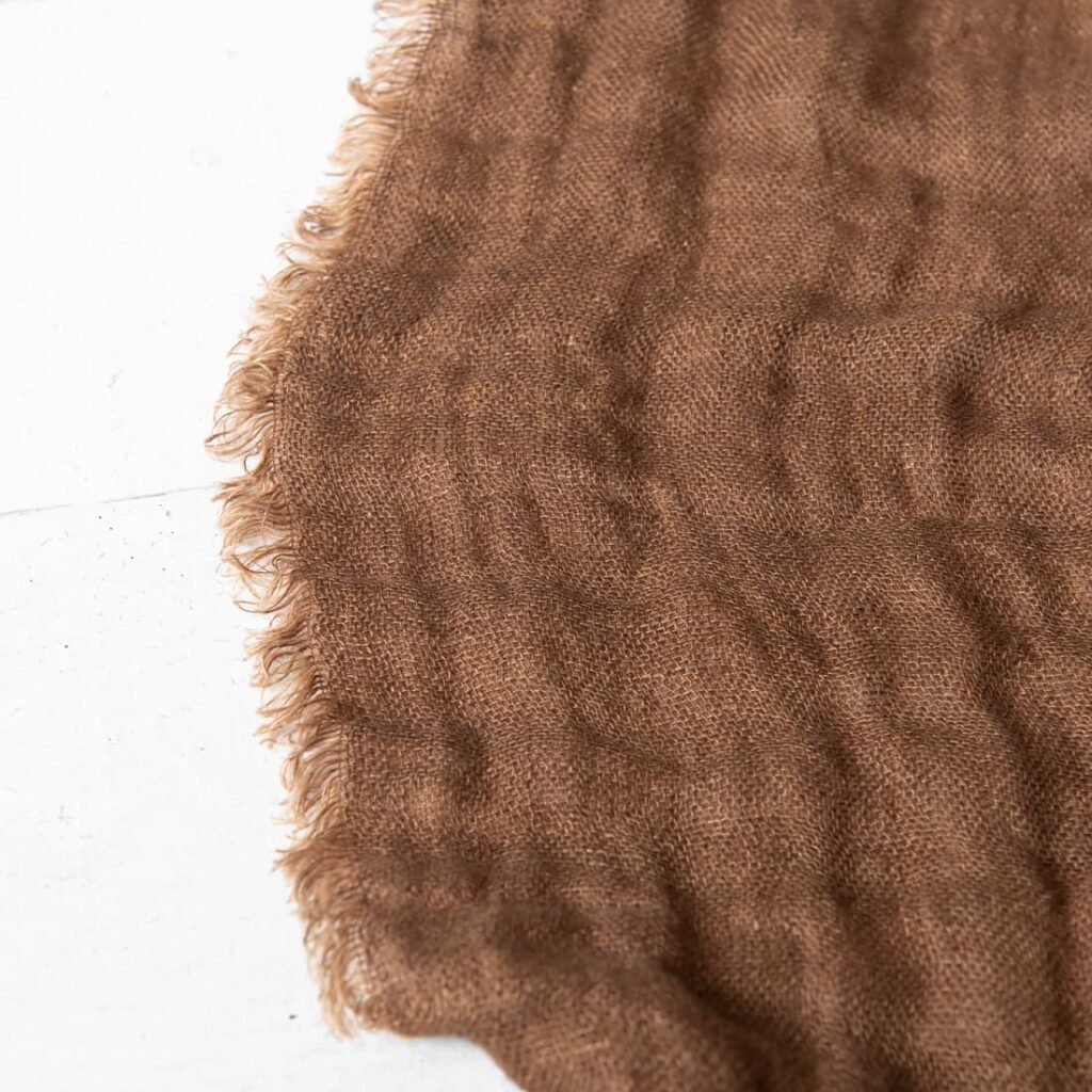 FONDA Tagesdecke braun 3 brown linen bedspread, with fringes around