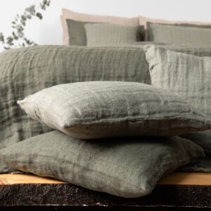 FONDA Tagesdecke grau 15 grey green linen bedspread, with decorative cushions
