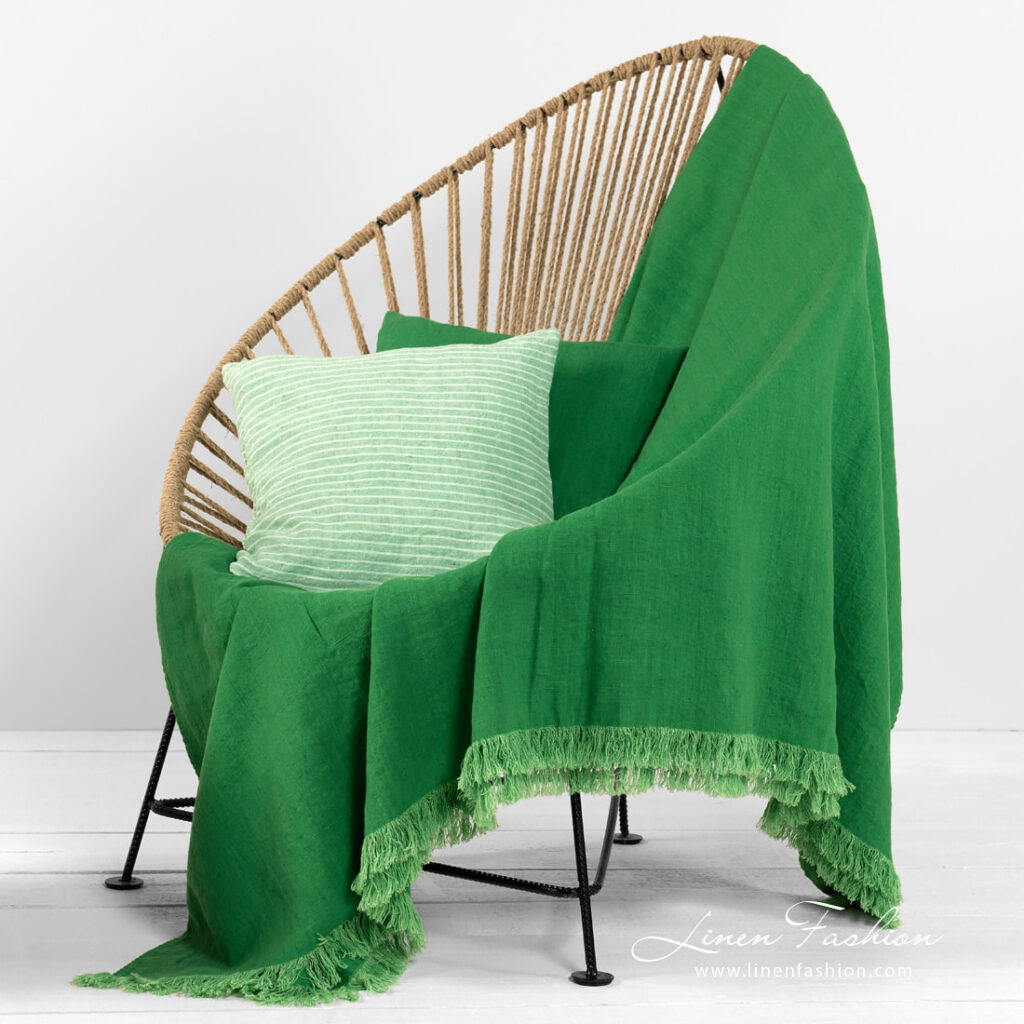 FOREST Plaid grün 2 linen green throw with cushions.