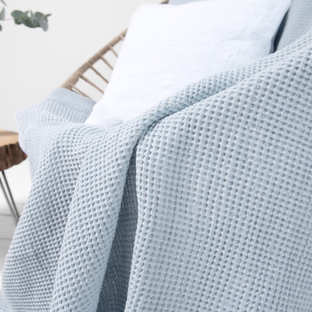 BINGO Plaid eisblau 2 Linen cotton throw ice blue, waffle structure.