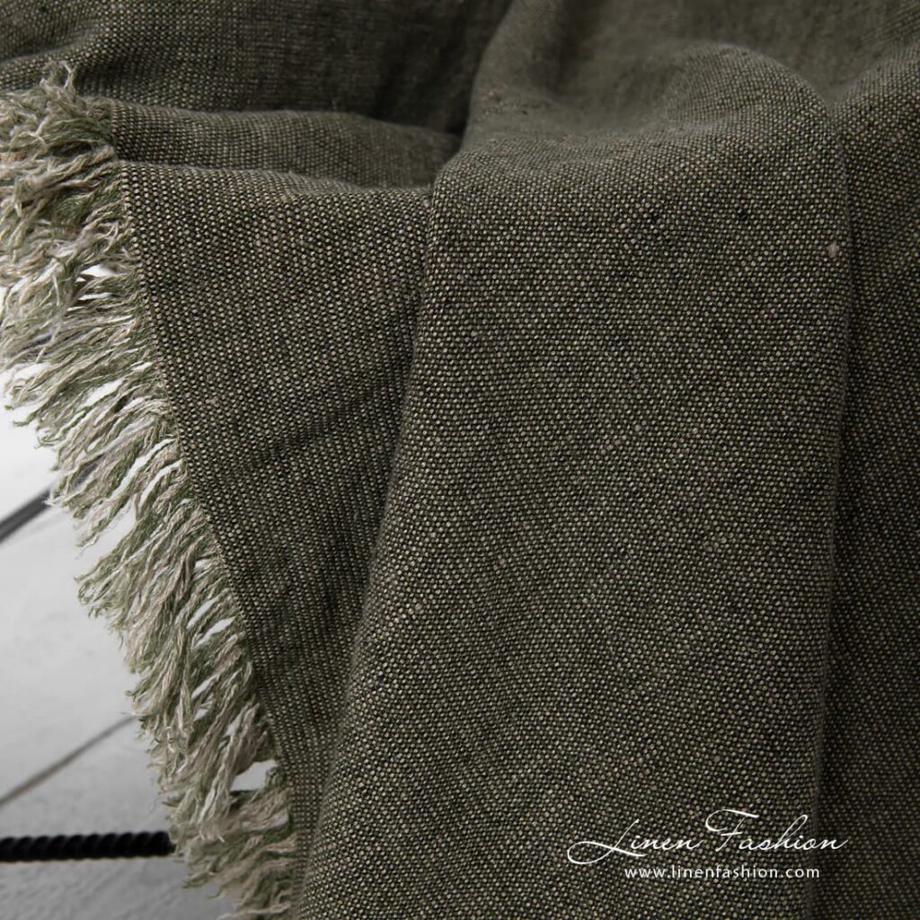 MOSSA Plaid grün 4 Green linen blanket with loose fringes