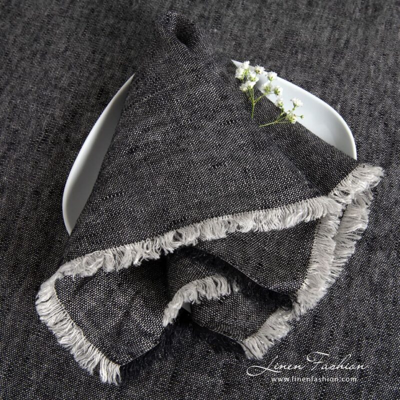 MANTIS black linen napkin