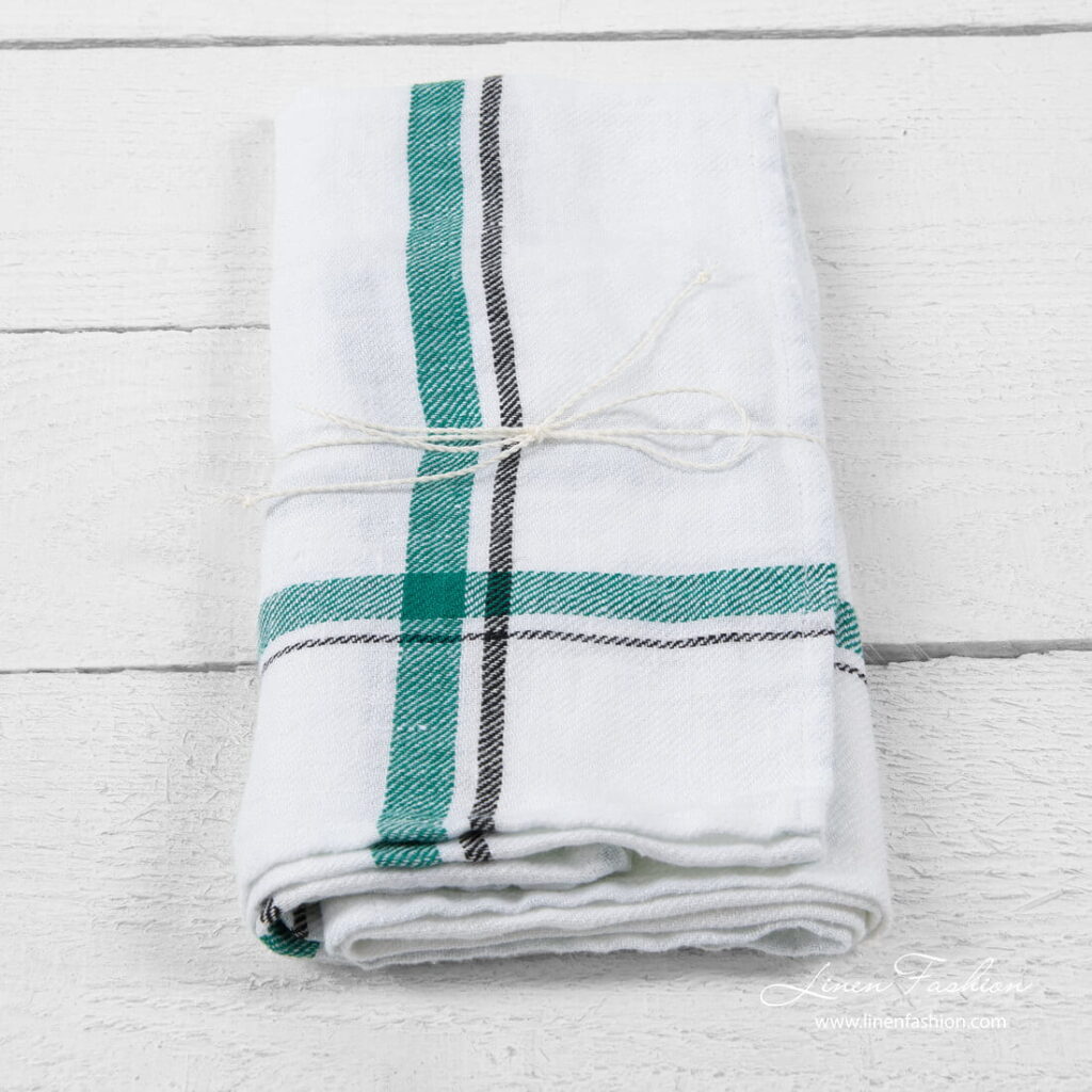Küchentuch 7 2 White linen kitchen towel with green/black checks
