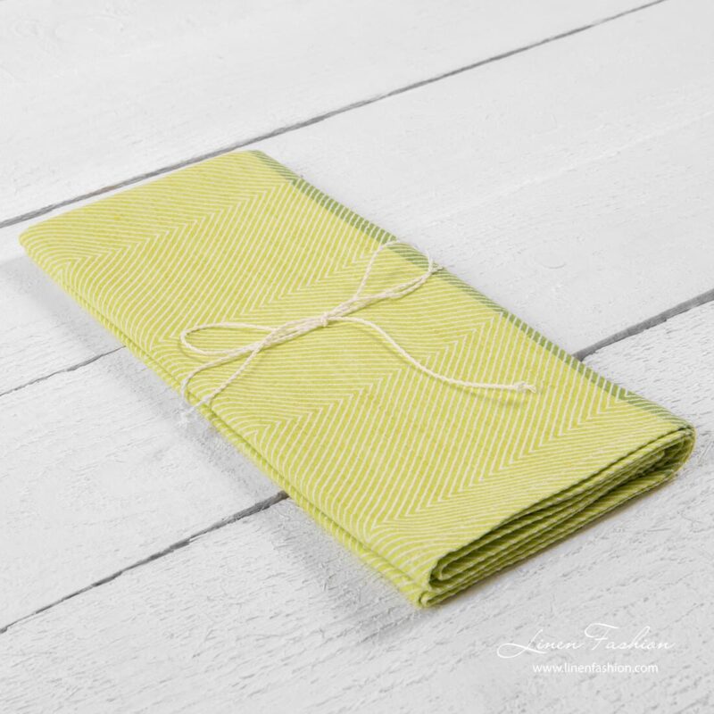 Green kitchen towel 1.