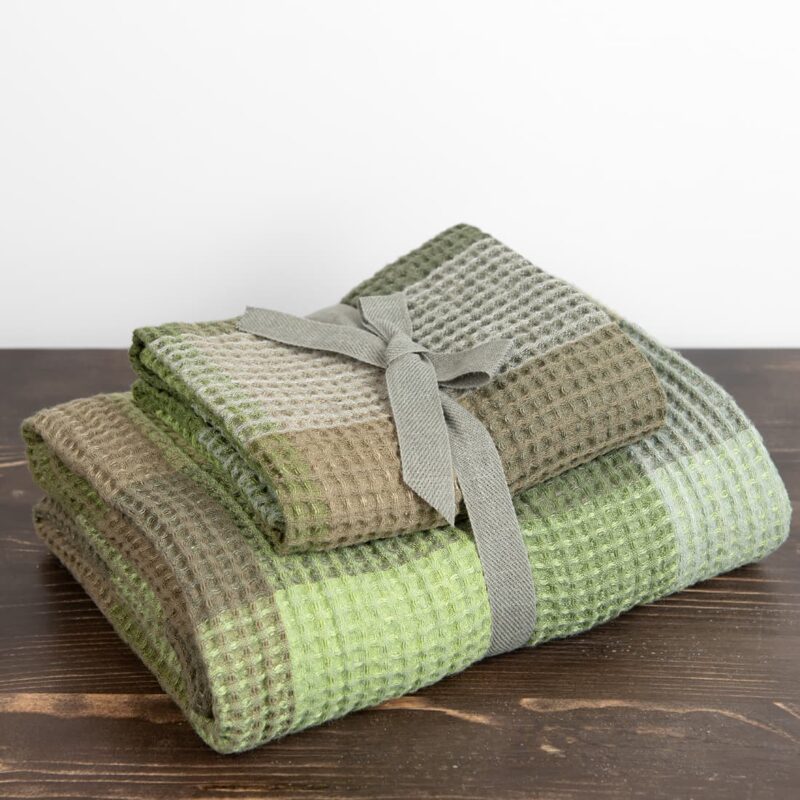 linen bath towels green, in set.
