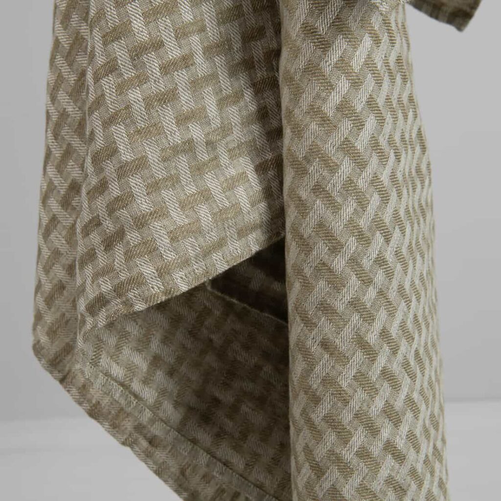 MARGO Handtuch grün gemustert 3 Green linen patterned bath towel, washed