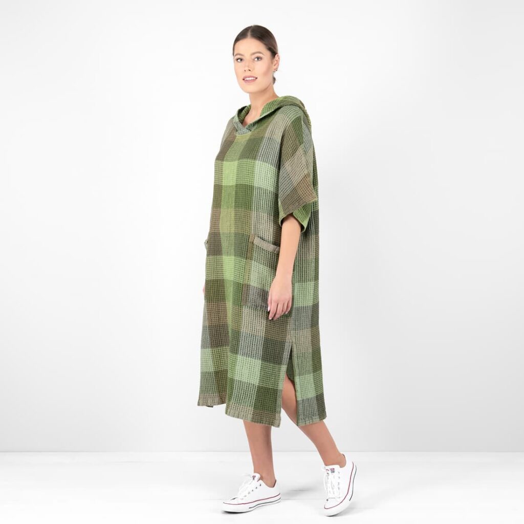 BINGO Poncho moosgrün 2 green linen poncho wasffle, washed.