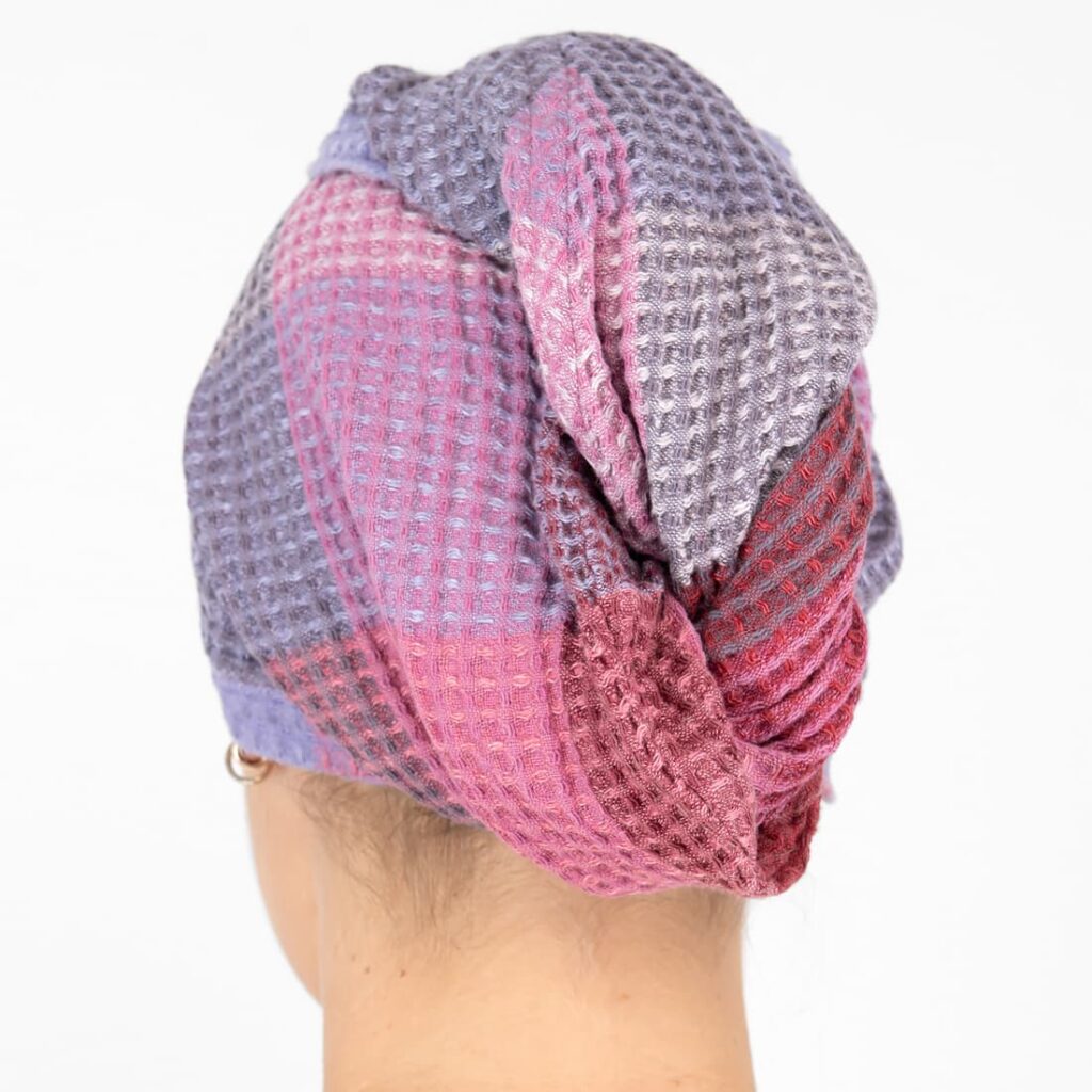 BINGO Turban lila 2 lilac hair wrap linen towel bingo from back side.