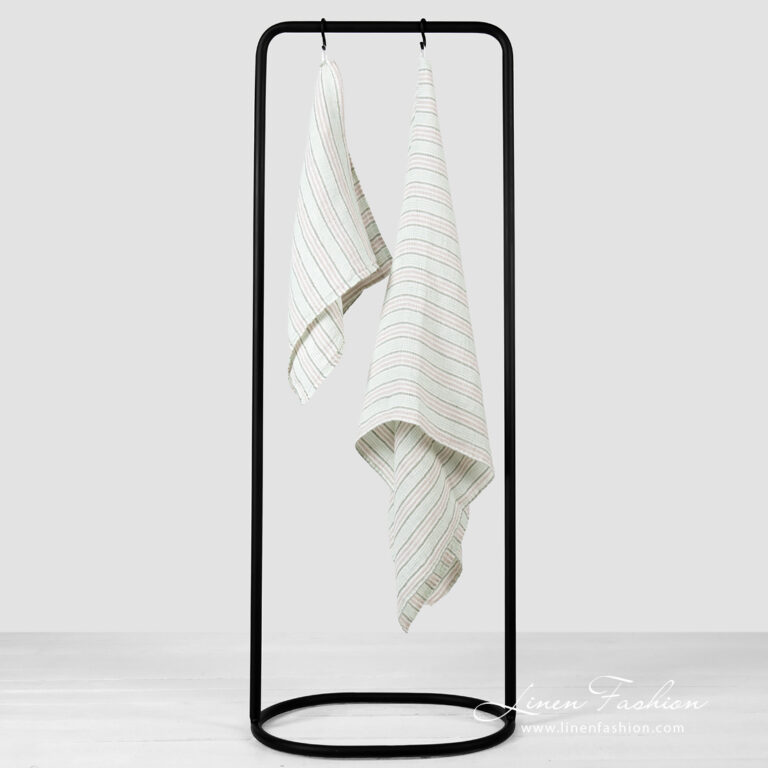 Linen green bath towel.