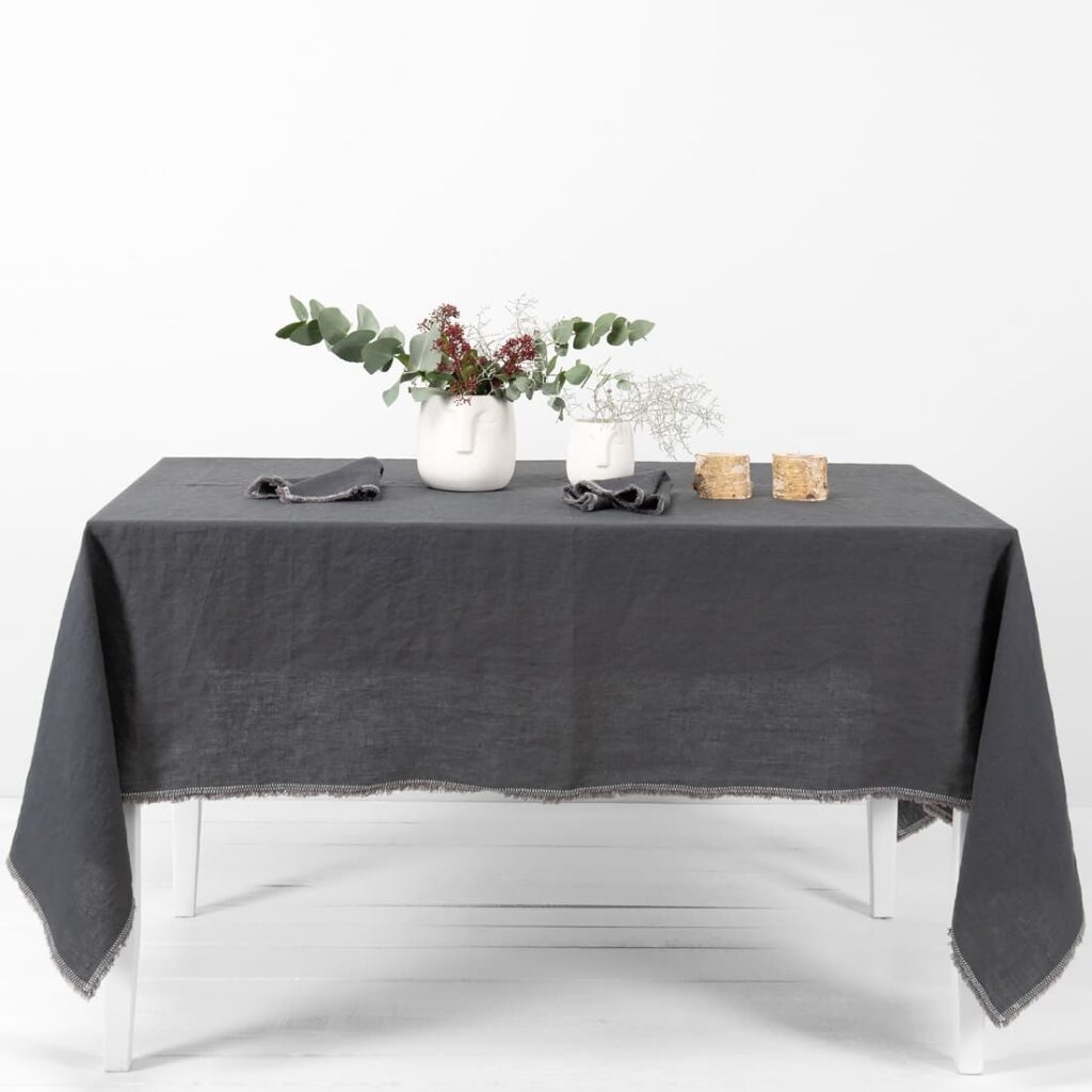 ALBA Tischdecke anthrazit 1 linen grey tablecloth with decorative seam.