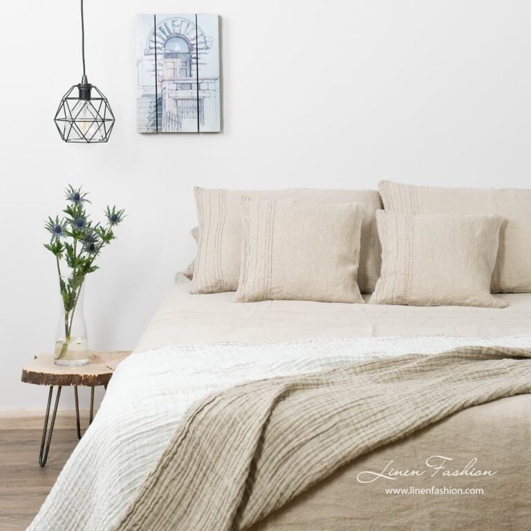 Reina bed linen.