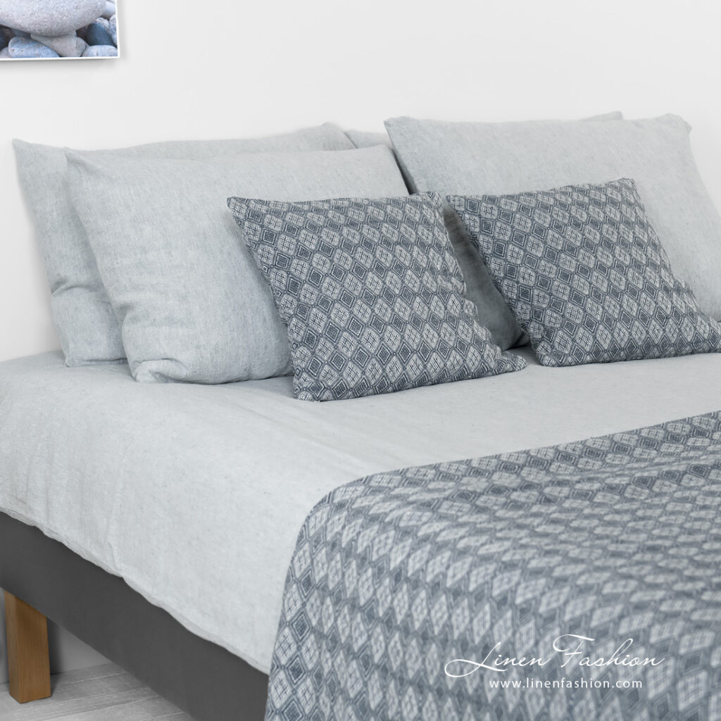STONA Rosa Bettwäsche 2 linen cotton blue grey bedlinen with throw and cushions.