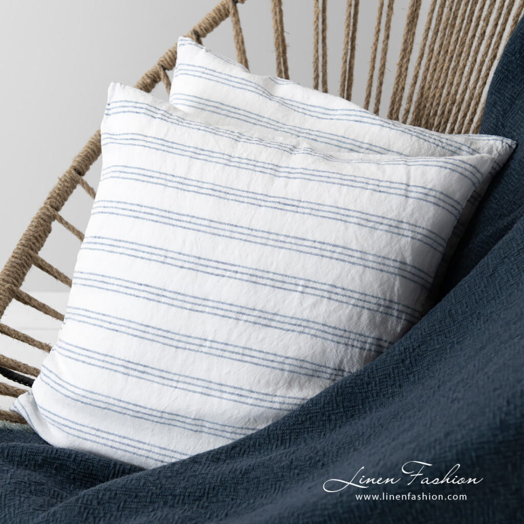 MAMBA Plaid dunkelblau 5 linen navy blanket with cushion cover from milky way collection.