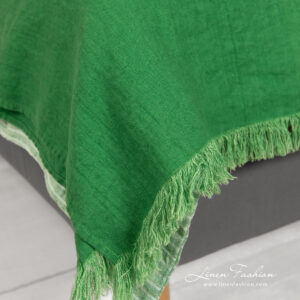 FROGA Rosa Bettwäsche 19 bedlinen green stripes with green throw.
