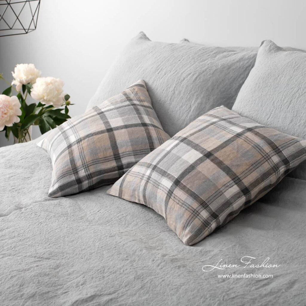 JARA Kissenhülle grau 3 Grey colored linen cushion cover.