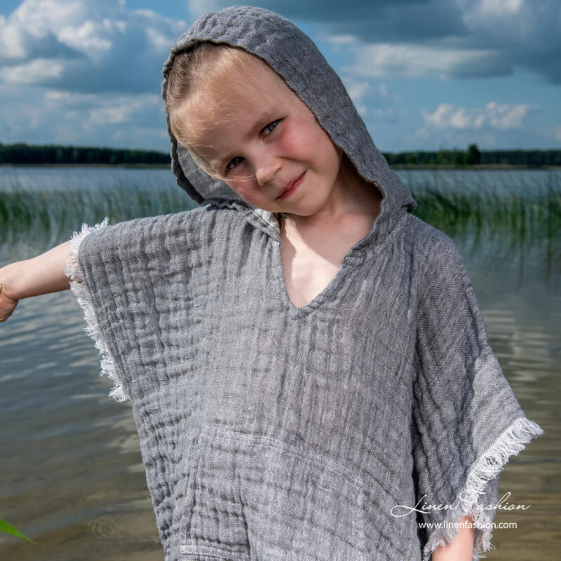 Kids poncho towel with decorated sleeves