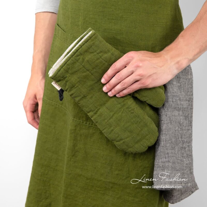 Green colored apron, jazz.