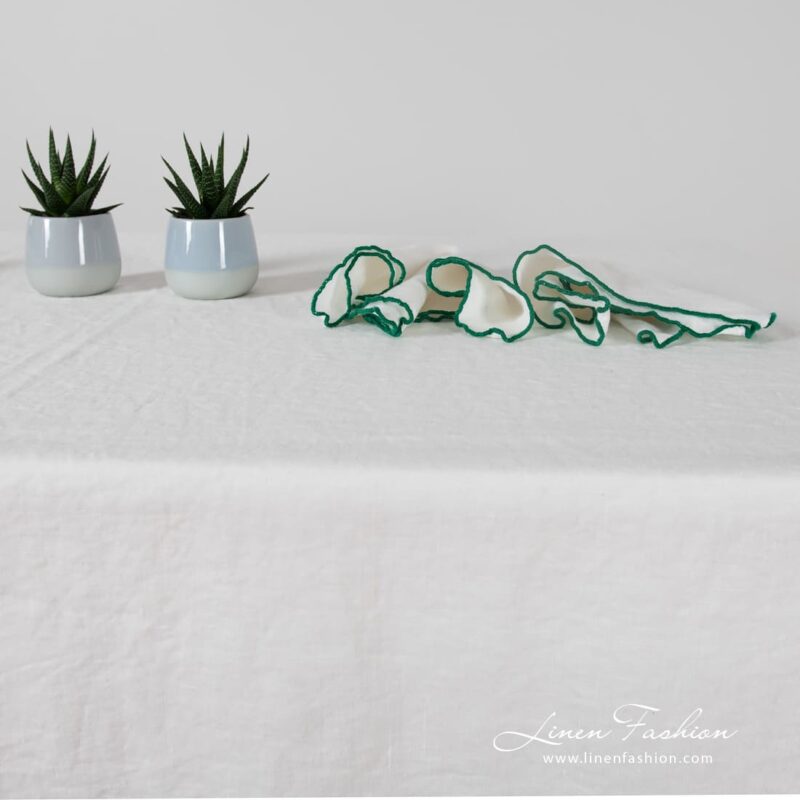 ARVO white linen tablecloth with matching napkins