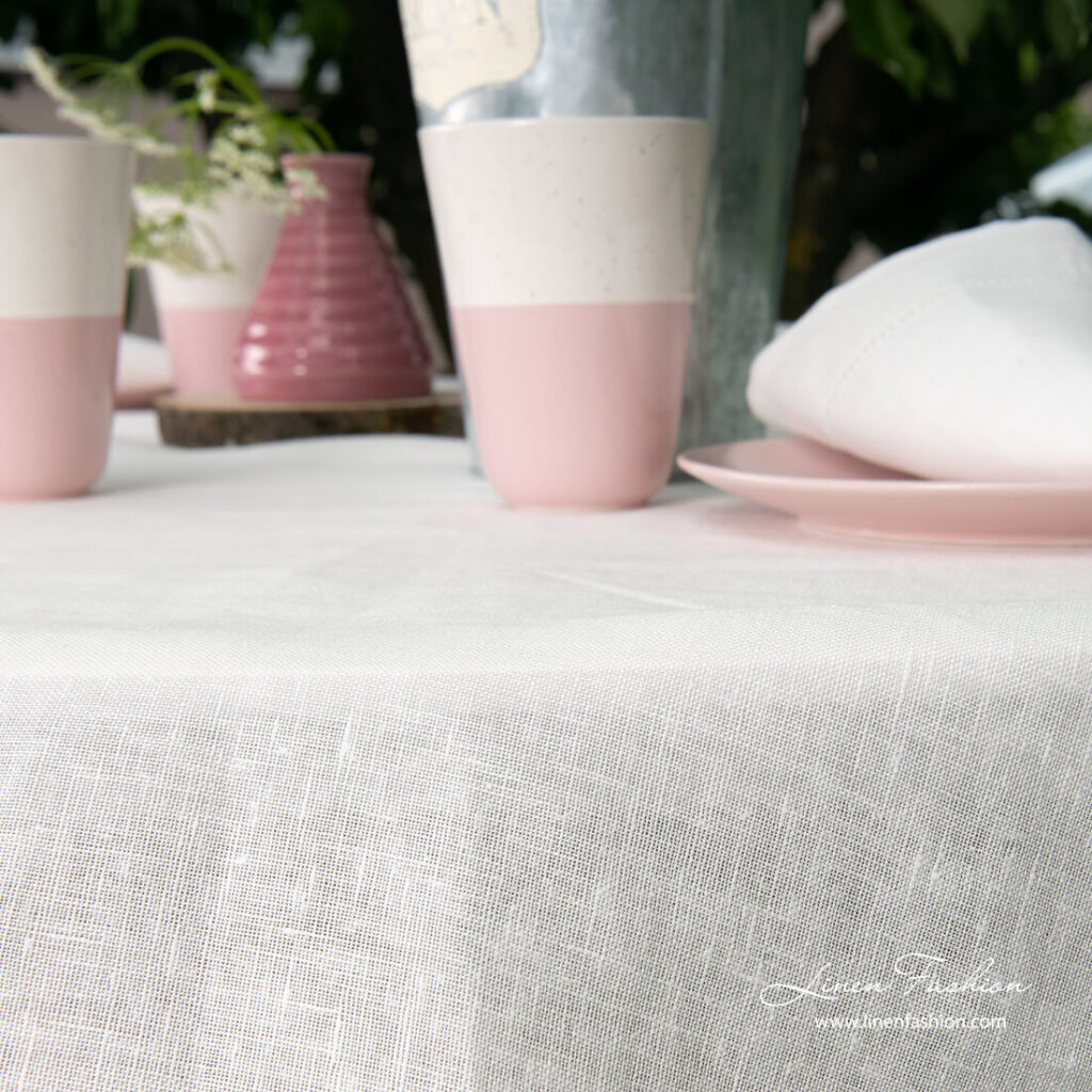 LUNA Tischdecke runde (ovale) weiße 4 Close view of white linen blend round tablecloth