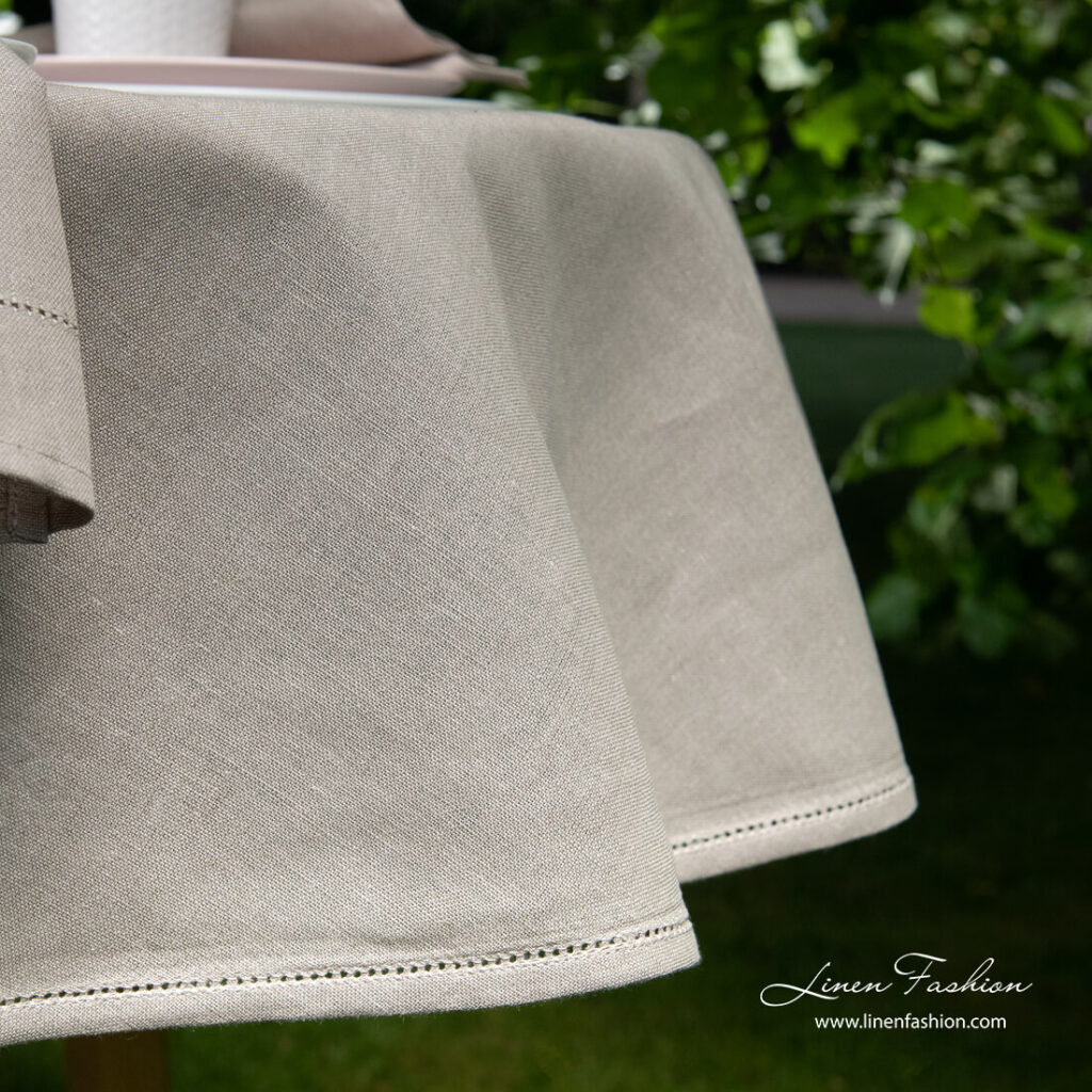 LUNA Tischdecke runde (ovale) graue 4 Side view of linen blend dark grey round (oval) tablecloth with hemstitch