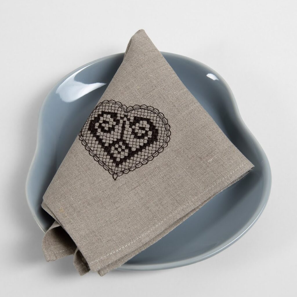 HARTY Serviette naturgrau braun bestickt 2 Natural linen napkin with brown embroidery