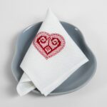 HARTY Serviette weiß rot bestickt