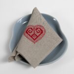 HARTY Serviette naturgrau rot bestickt