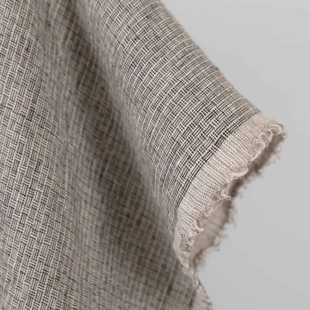 Leinenstoff rosa-braun gemustert gewaschen 3 Washed linen fabric pink-black small pattern, fabric edge