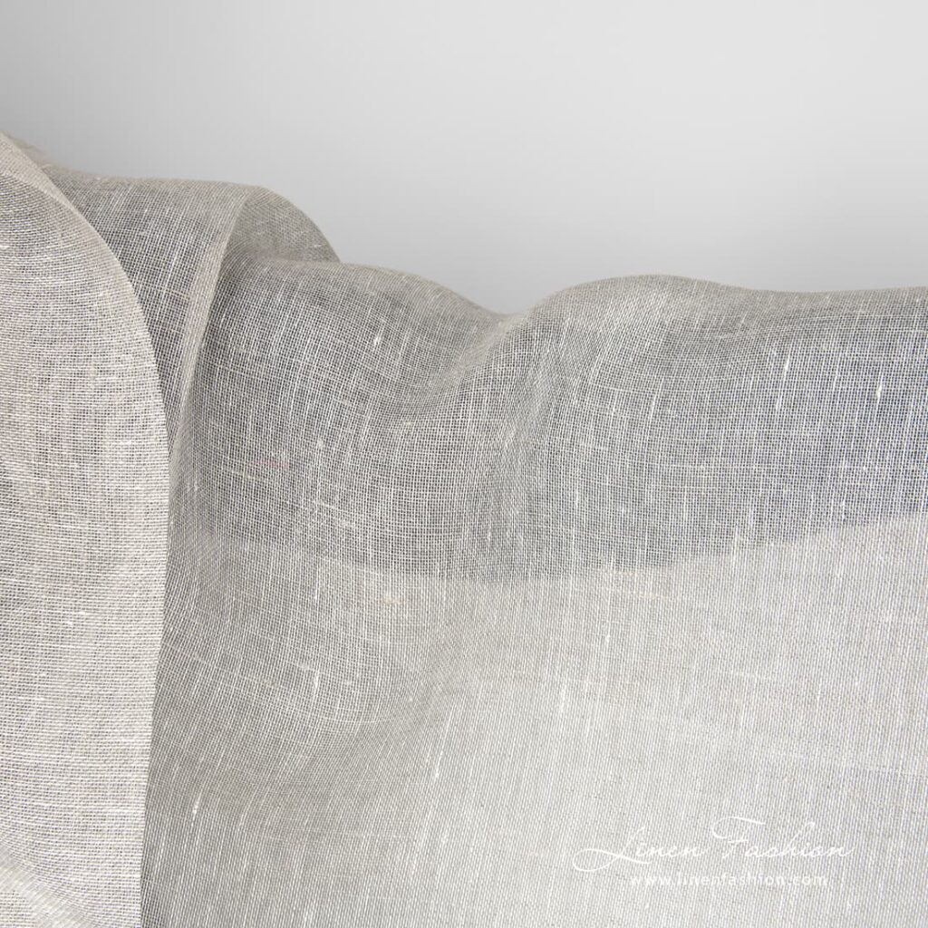 Transparenter Leinenstoff in Natur und Weiß 2 Transparent, lightweight light grey 100% linen fabric woven in a gauze pattern from natural flax grey and optical white yarns