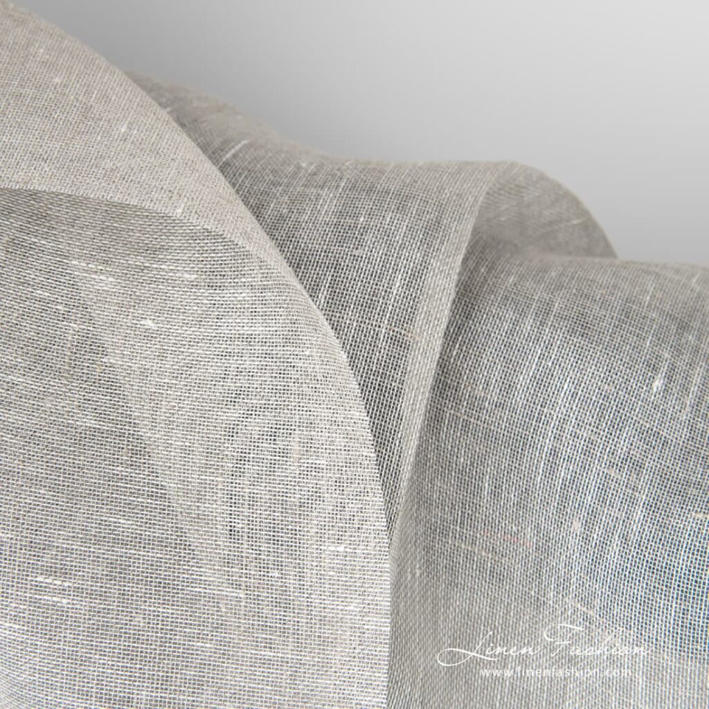 Transparenter Leinenstoff in Natur und Weiß 3 Transparent linen fabric in light grey can be used to make curtains, shawls and other sheer and lightweight textile.