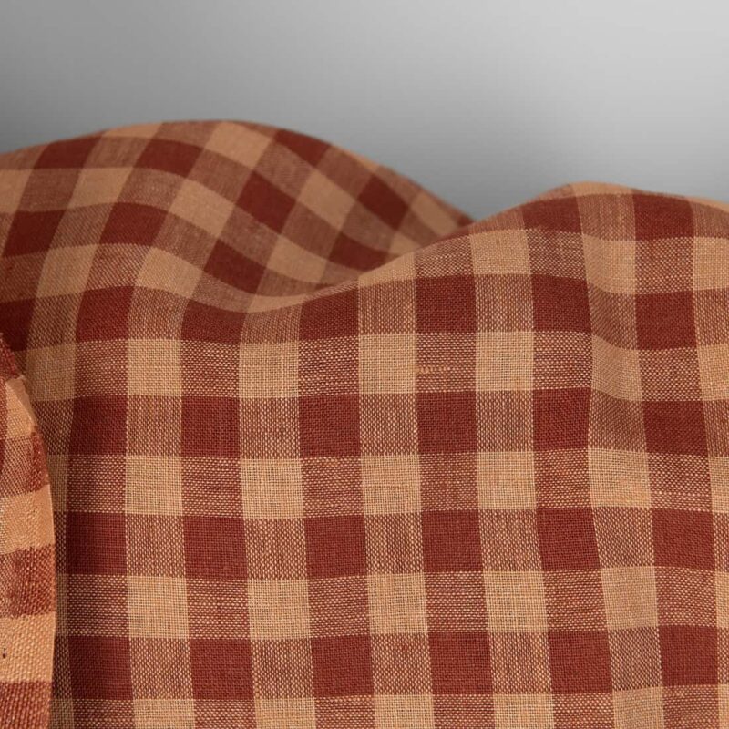 Linen fabric in red and brown checks, plain weave