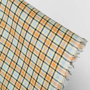 Leinenstoff mit orangefarbenen und hellblauen Karos