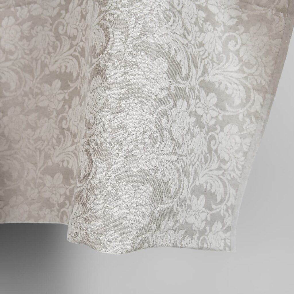Halbleinen naturgrau Jacquard florales Motiv 3 Undyed linen and white cotton fabric with flowers edge
