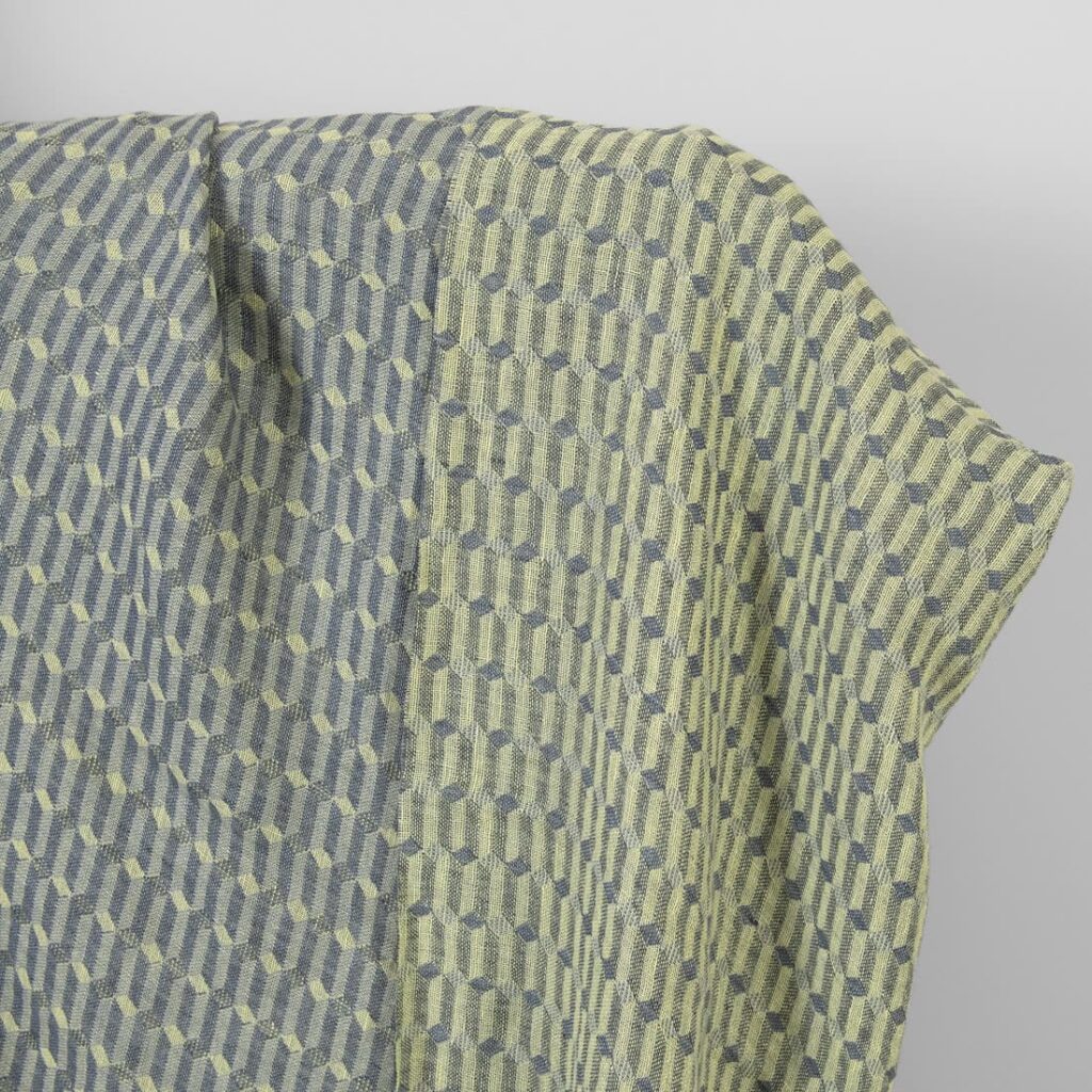 Leinenstoff grau-hellgelb gemustert gewaschen 1 Washed linen fabric grey yellow geometric pattern