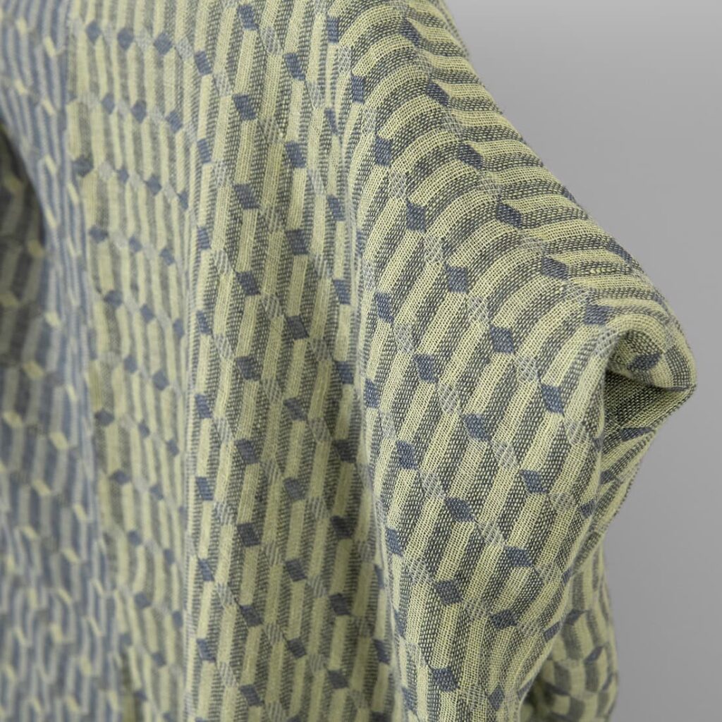 Leinenstoff grau-hellgelb gemustert gewaschen 2 Washed linen fabric grey yellow geometric pattern, jacquard