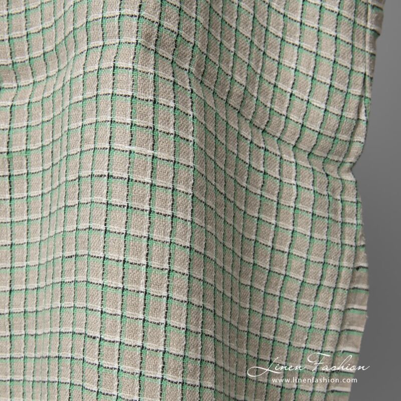 This grey linen fabric is strong, dense and opaque, perfect for blankets, clothing and curtains