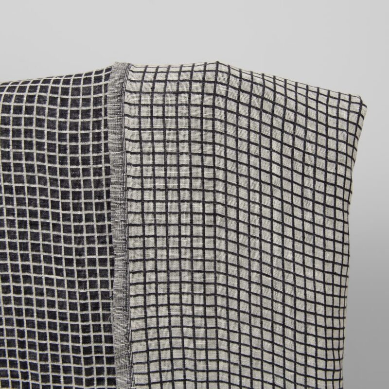 Half-linen fabric in black and white checks washed light side