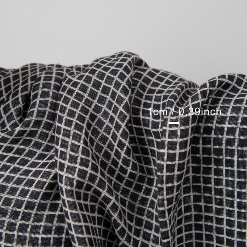 Half-linen fabric in black and white checks washed with measurements