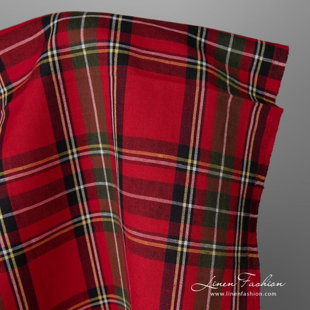 Halbleinen rot, Tartanmuster 2 This lightweight fabric is perfect for sewing bedspreads, tablecloths, kitchen linen, scarves and other garment or interior accessories