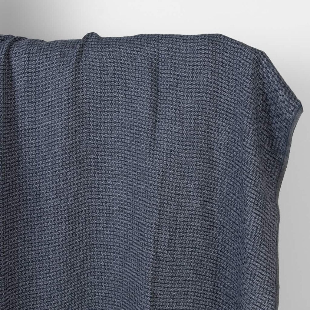 Leinenstoff dunkelblau mit Diamantmuster gewaschen 1 Washed linen fabric dark blue and grey diamonds