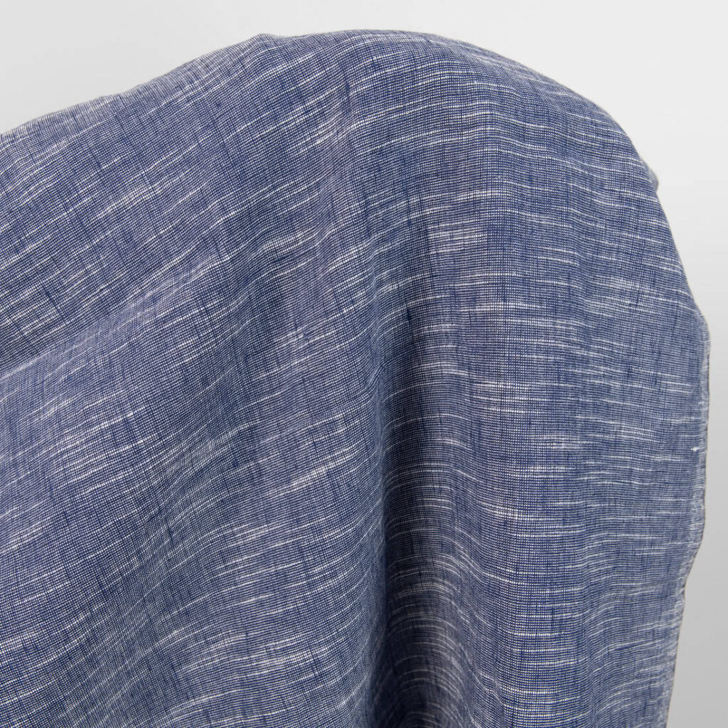 Dunkelblaues geflammtes Halbleinen, vorgewaschen 2 linen cotton washed blue fabric, white stripes