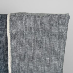 Leinen-Wollestoff schwarz-weiß Fischgrat 8 Linen wool fabric blueish-black and white herringbone lighter side