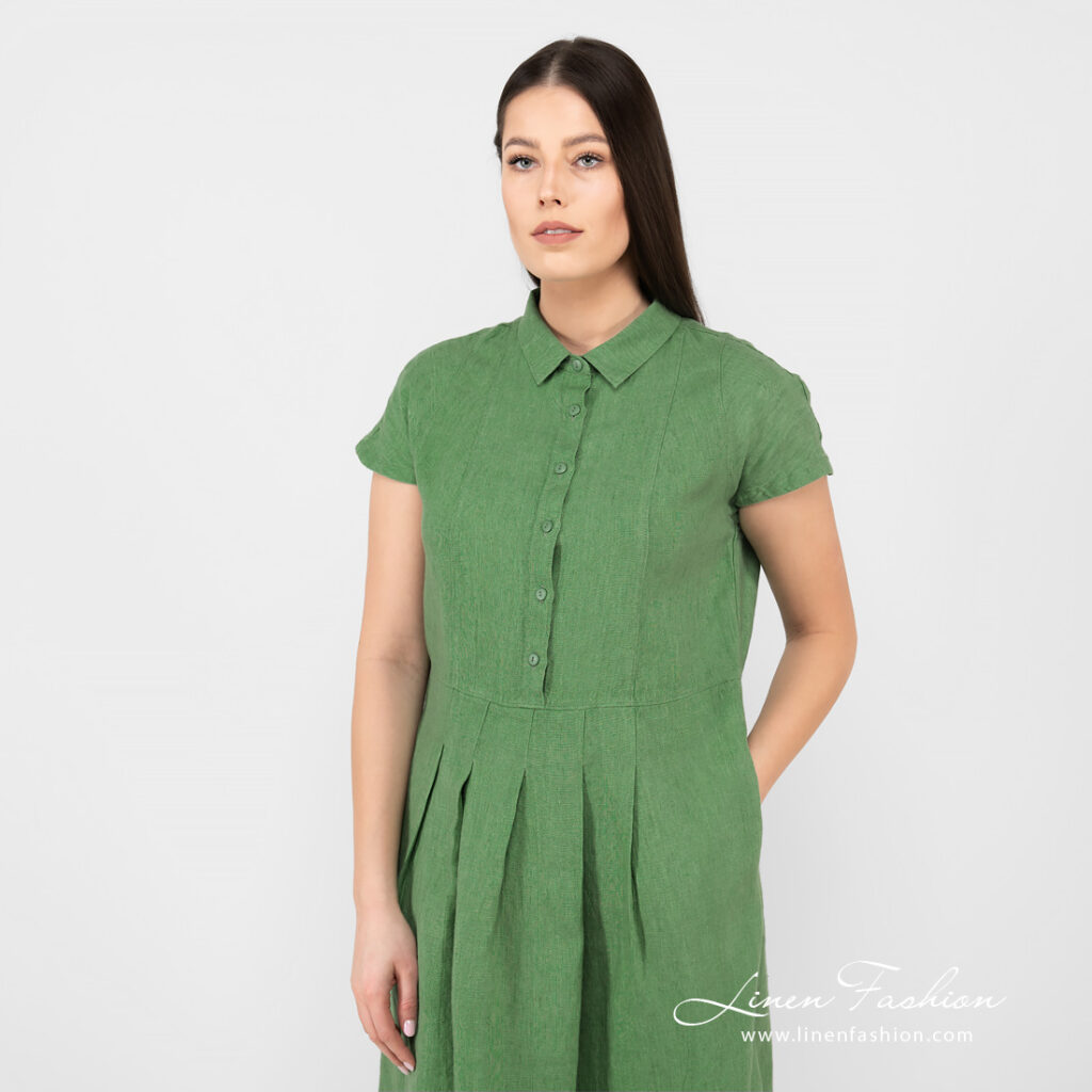 NICOLE Kleid grün 3 linen green long dress with folds on front.