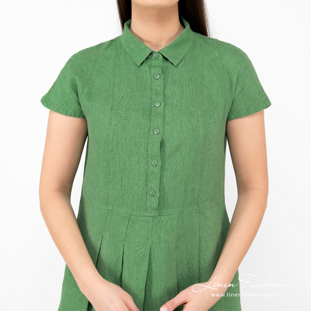 NICOLE Kleid grün 5 linen green long dress with collar and butoon closure.