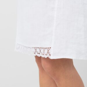 MILDA Kleid schneeweiß 17 White knee length linen dress, lace detail on front bottom
